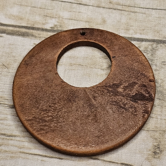 💲FREE💲Wooden Cut Out Disc Pendant for Necklace - Picture 1 of 7